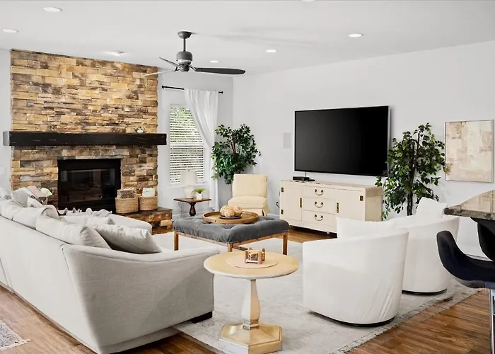 Scottsdale Escape - Pool, Spa, Firepit, & Pool Table