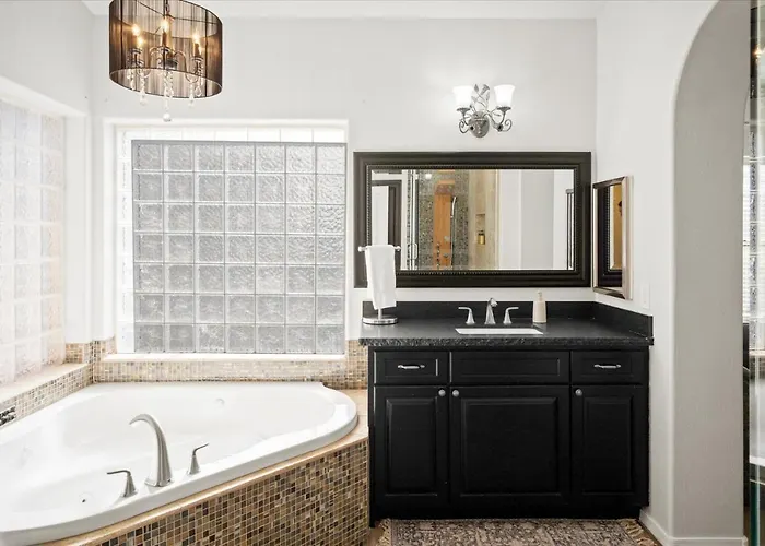 Scottsdale Escape - Pool, Spa, Firepit, & Pool Table *