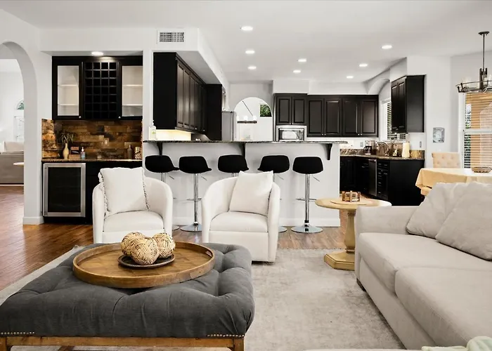 Scottsdale Escape - Pool, Spa, Firepit, & Pool Table *
