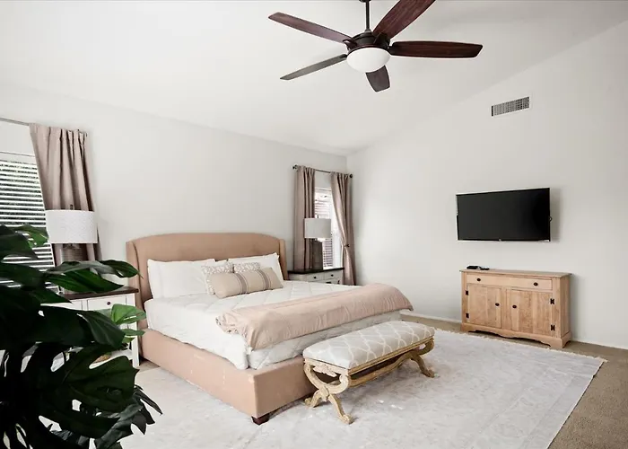 Scottsdale Escape - Pool, Spa, Firepit, & Pool Table *